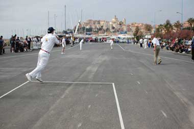 La squadra valenciana, padrona del llargues