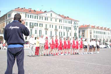 Argentini in piazza Galimberti a Cuneo