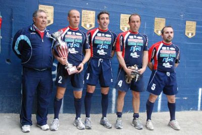 La Monticellese con la coppa